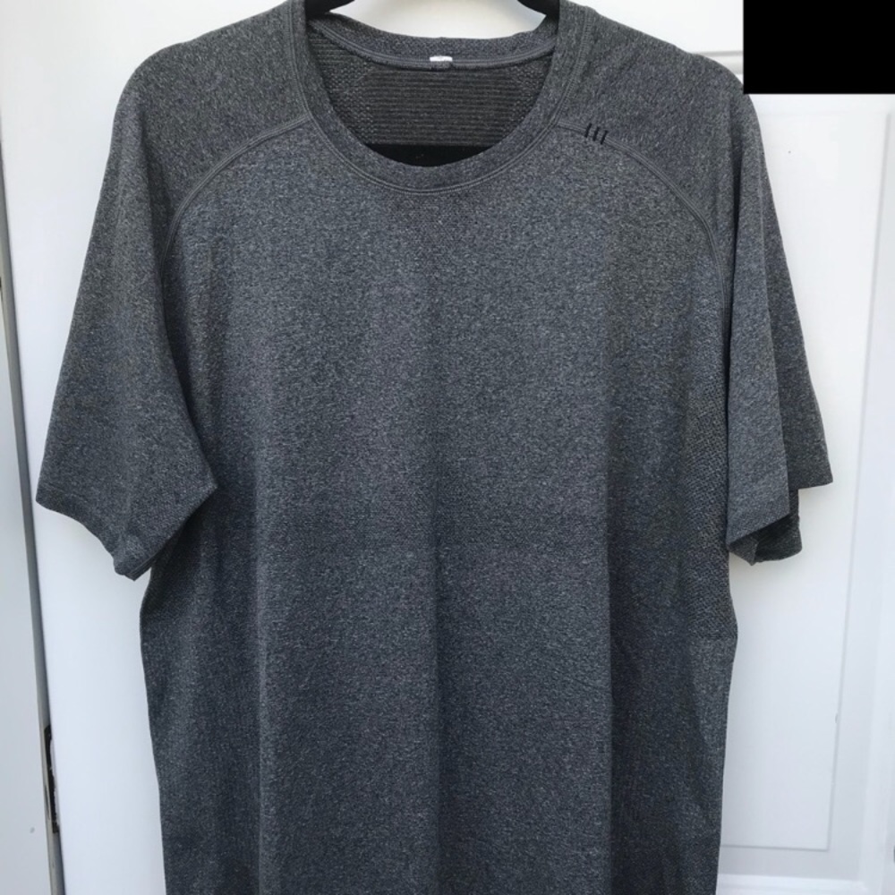 Men’s lululemon vent tech shirt